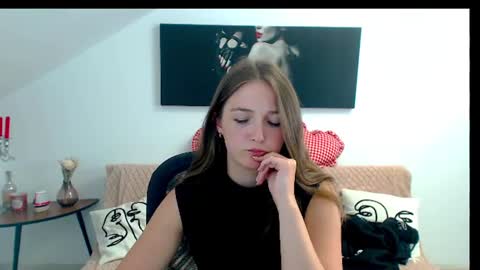 Snapshot of annewilsonn chatting on June 16, 5:32 am annewilsonn online show from June 16, 5:32 am