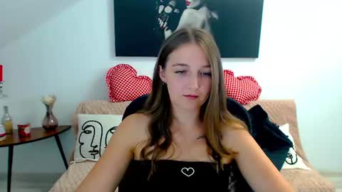 Snapshot of annewilsonn chatting on July 23, 6:22 am annewilsonn online show from July 23, 6:22 am