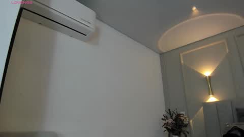 annie_20_ online show from February 6, 12:08 pm