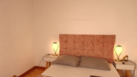 Annie Bonnie   online show from March 24, 11:37 am