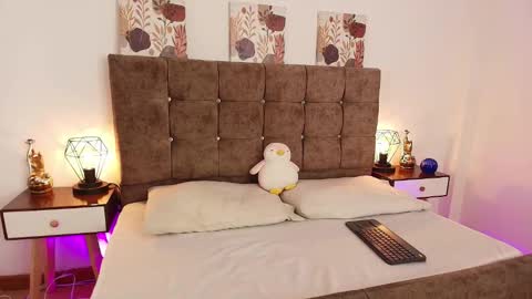 Annie Bonnie   online show from March 30, 11:33 am