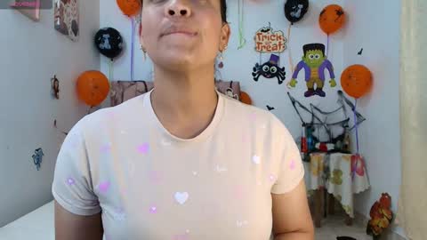 Snapshot of annie_collen chatting on October 31, 3:07 am Anna online show from October 31, 3:07 am