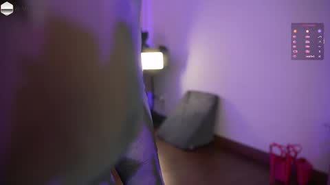 Annie online show from March 29, 7:58 pm