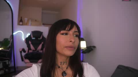 Annie online show from April 14, 7:53 pm