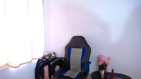 Snapshot of annie_doll1 chatting on October 7, 9:01 pm Annie3 online show from October 7, 9:01 pm