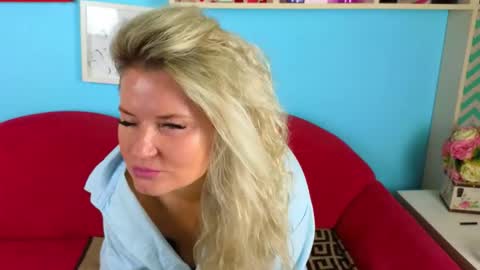 Snapshot of annie_joya chatting on December 16, 5:34 am Annie online show from December 16, 5:34 am