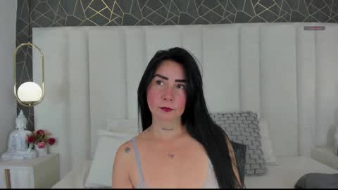 im annie   online show from December 22, 12:24 pm