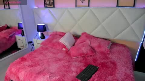 Snapshot of annie_lought chatting on February 20, 12:04 pm online show from February 20, 12:04 pm