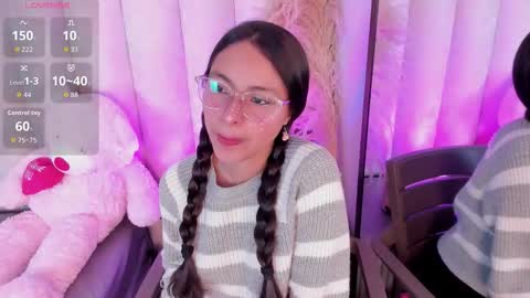 Snapshot of annie_lought chatting on November 1, 12:18 pm online show from November 1, 12:18 pm