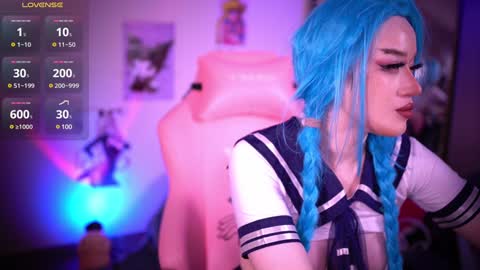 Snapshot of annie_may_may chatting on December 14, 6:20 pm Annie May   online show from December 14, 6:20 pm