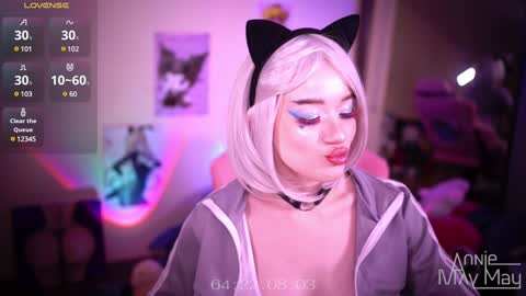 Snapshot of annie_may_may chatting on January 6, 7:52 am Annie May   online show from January 6, 7:52 am