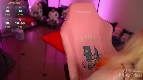 Snapshot of annie_may_may chatting on October 6, 12:24 pm Annie May   online show from October 6, 12:24 pm