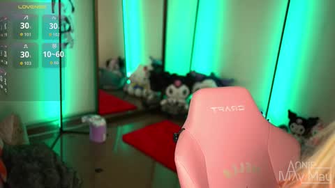 Snapshot of annie_may_may chatting on October 13, 7:19 am Annie May   online show from October 13, 7:19 am