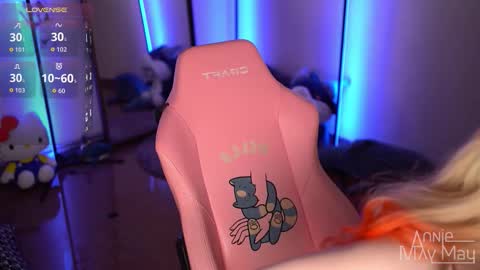 Snapshot of annie_may_may chatting on November 2, 1:13 pm Annie May   online show from November 2, 1:13 pm