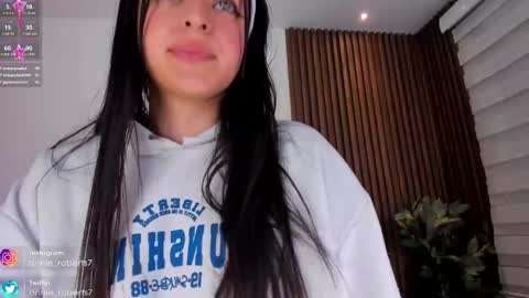 Snapshot of annie_roberts7 chatting on December 17, 10:54 pm Annie Roberts online show from December 17, 10:54 pm