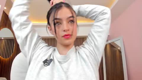 Snapshot of annie_roberts7 chatting on March 1, 11:39 am Annie Roberts online show from March 1, 11:39 am