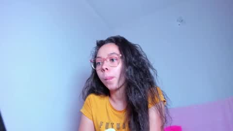 annie_rosse1017 online show from January 15, 1:21 am