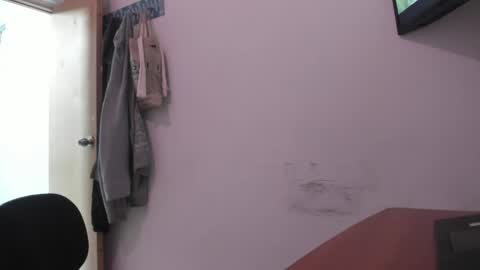 Snapshot of annie_rosse1017 chatting on April 26, 9:45 pm annie_rosse1017 online show from April 26, 9:45 pm