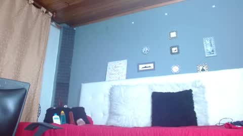 annie_scott_ online show from February 28, 11:23 pm