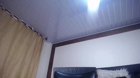 annie_scott_ online show from September 22, 9:17 pm