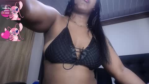 annie_scott_ online show from November 17, 9:09 pm