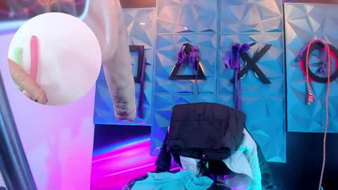 annie online show from December 12, 9:30 am