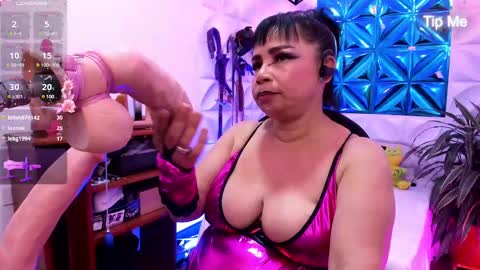 annie online show from February 26, 5:42 am