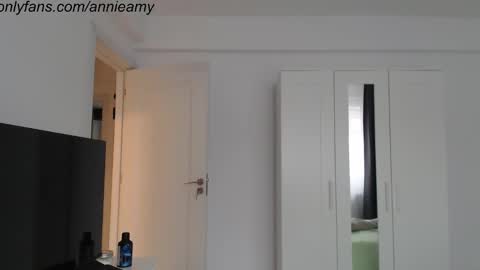 Snapshot of annieamy chatting on December 8, 12:41 pm Annie online show from December 8, 12:41 pm