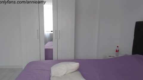 Snapshot of annieamy chatting on January 25, 1:08 pm Annie online show from January 25, 1:08 pm
