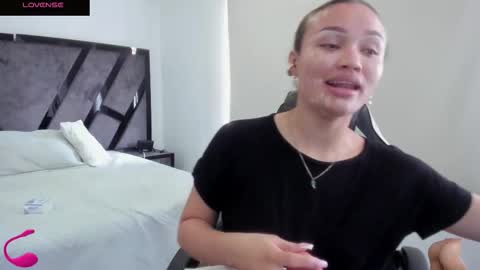 Snapshot of annieandstefan chatting on November 15, 3:30 pm Annie and Stefan online show from November 15, 3:30 pm