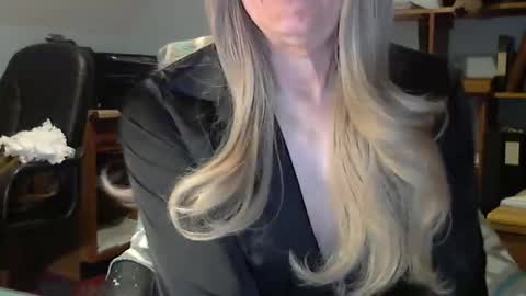 anniegurl online show from April 12, 9:58 am