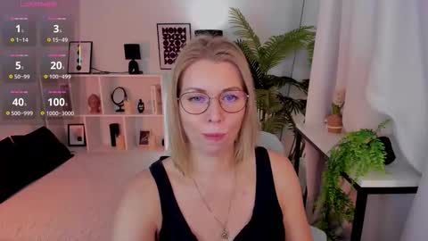 Annie online show from November 22, 1:54 pm