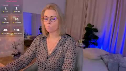 Annie online show from March 28, 8:36 am