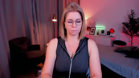 Annie online show from April 17, 7:00 am