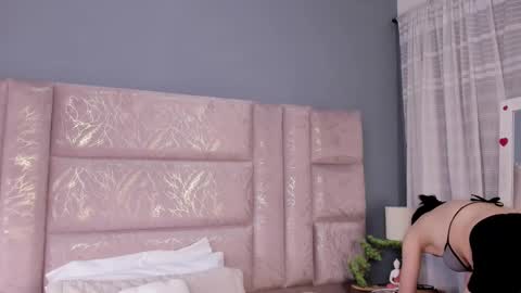 Annie online show from November 8, 12:05 pm