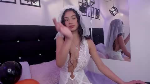 Annie Evans  online show from October 22, 4:35 am