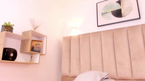 Annie Queen online show from February 8, 5:40 am