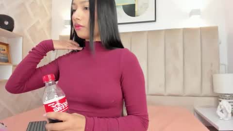 Annie Queen online show from December 3, 3:25 am