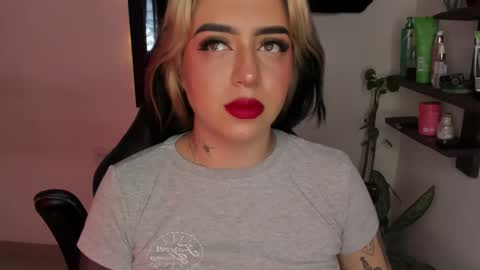 Annika online show from December 22, 2:03 pm