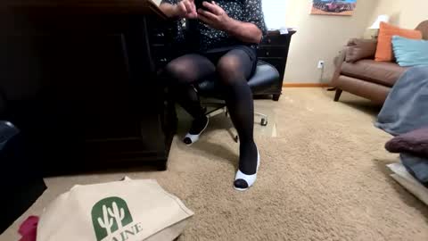 Snapshot of anninpantyhose chatting on June 4, 9:43 pm Anninpantyhose online show from June 4, 9:43 pm
