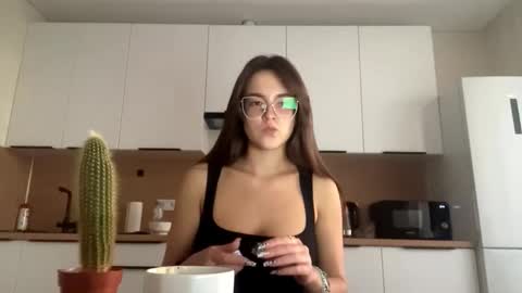 Snapshot of annisguion chatting on September 11, 3:12 pm Leila Bruno online show from September 11, 3:12 pm