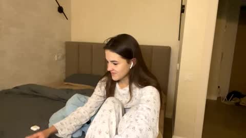 Snapshot of annisguion chatting on October 31, 2:29 pm Leila Bruno online show from October 31, 2:29 pm