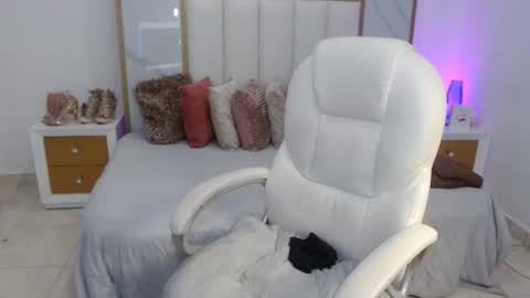 anna online show from December 16, 7:08 pm