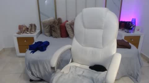 anna online show from December 19, 7:32 pm