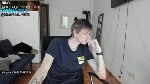 Snapshot of annonimsick chatting on April 1, 1:41 pm online show from April 1, 1:41 pm