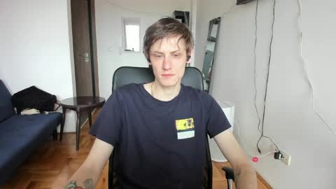 Snapshot of annonimsick chatting on April 3, 10:24 am online show from April 3, 10:24 am