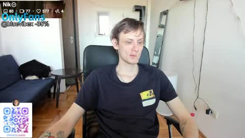 Snapshot of annonimsick chatting on April 6, 12:28 pm online show from April 6, 12:28 pm