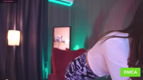 Annuetta online show from November 27, 3:25 pm