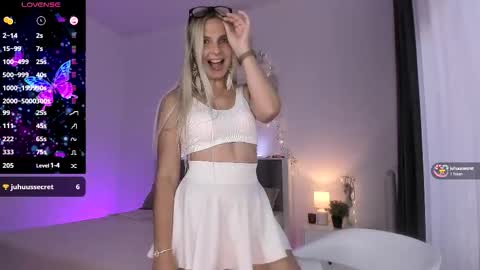 Snapshot of anny_johnson_ chatting on September 8, 3:33 pm Anny online show from September 8, 3:33 pm