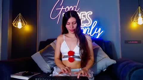 Snapshot of anny_loves chatting on February 6, 6:00 pm anny_loves online show from February 6, 6:00 pm